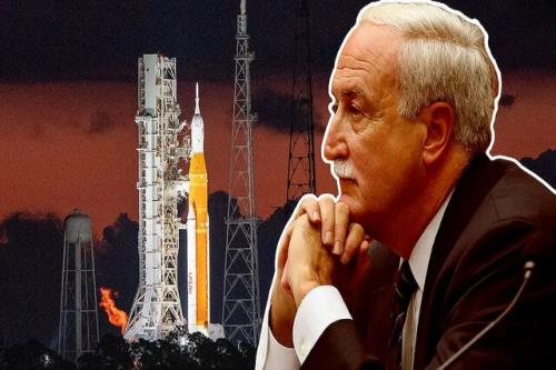 مصاحبه با مدیر سابق ناسا در مورد تاخیر ماموریت بازگشت به ماه